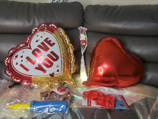 Buy & Sell Greater Manchester Rochdale - Photos for Valentine Balloon Bundle. X1 Gold And X7 Red