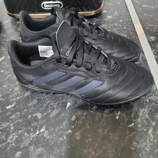 Buy & Sell Derbyshire North East Derbyshire - Photos for Boys Adidas size 2 trainers/boots