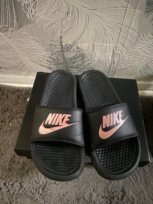 Buy & Sell Surrey Epsom and Ewell - Photos for Nike slides