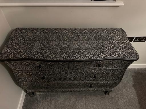 Buy & Sell North London Seven Sisters - North London - Photos for Chest of drawers and two bedside tables