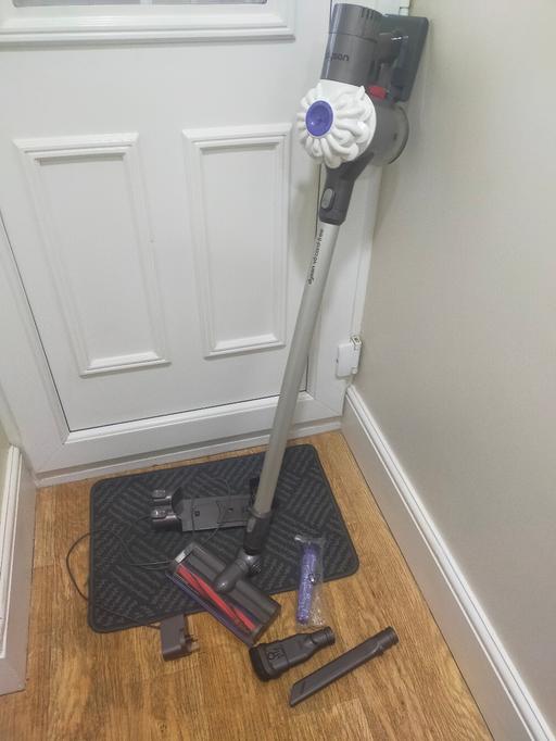 Buy & Sell South Yorkshire Sheffield - Photos for Dyson V6 cordless vacuum cleaner