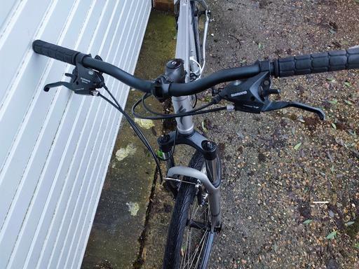 Buy & Sell Surrey Spelthorne - Photos for Specialized Hardrock Bike 19