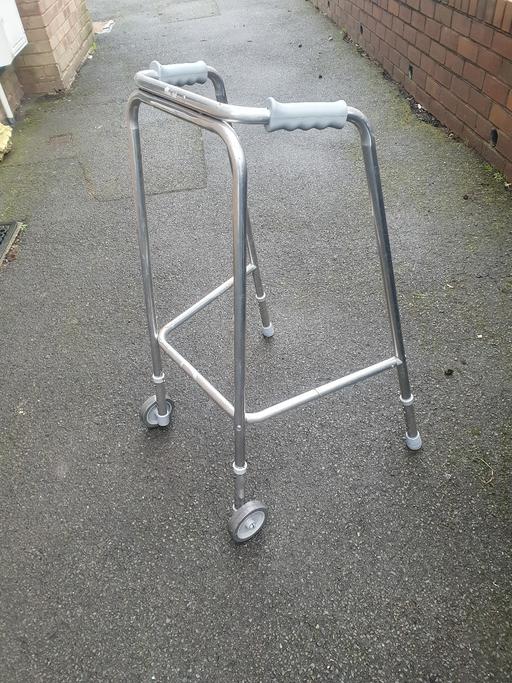 Buy & Sell West Midlands Dudley - Photos for Adjustable Zimmer Frame With Front Wheels,