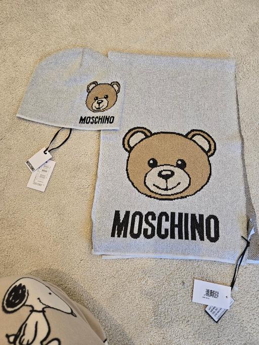 Buy & Sell Hertfordshire Broxbourne - Photos for Moschino hat and scarf set