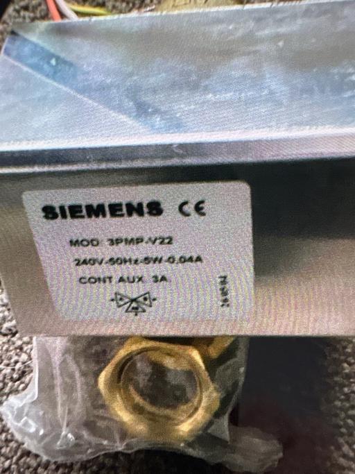 Buy & Sell West Yorkshire Kirklees - Photos for Siemans 3 port 22 mm mid pos valve 5 wire