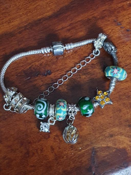 Buy & Sell South East London Kennington - South East London - Photos for 925 bracelet with beads not pandora. 