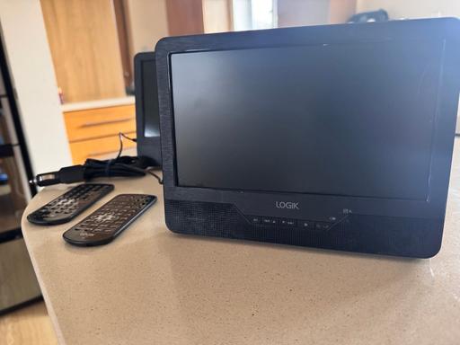 Buy & Sell Surrey Woking - Photos for 9’’ Twin screen portable DVD player