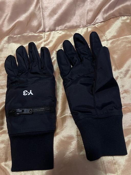 Buy & Sell Slough Langley - Slough - Photos for Y-3 Gloves (S)