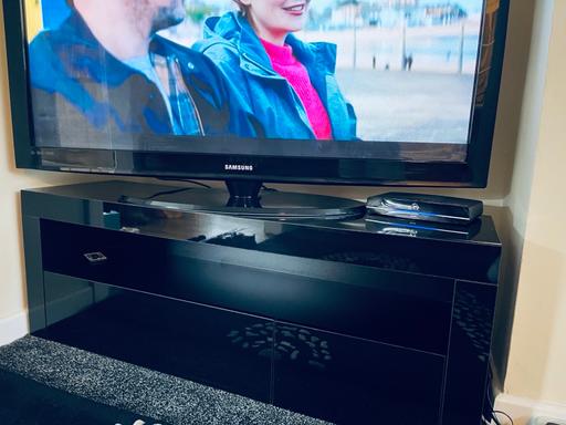 Buy & Sell West London Hounslow - Photos for Black high gloss tv stand with lights