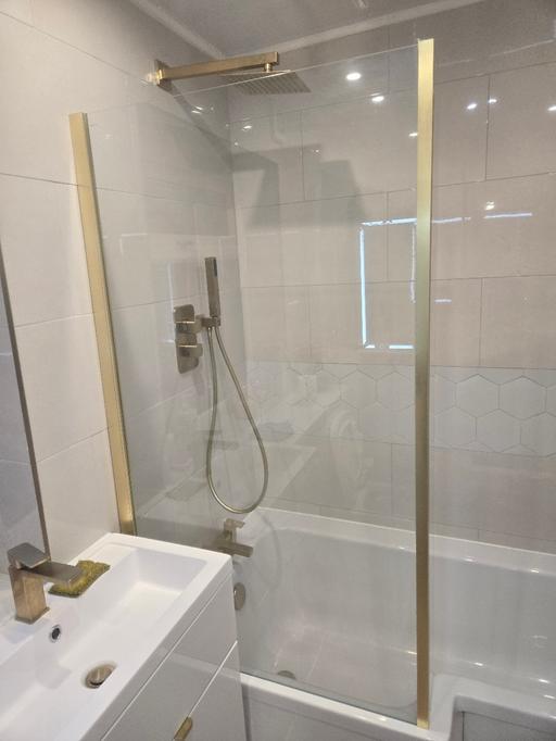 Buy & Sell West Midlands Sandwell - Photos for Bath shower screen