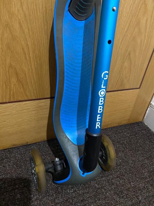 Buy & Sell East London Chingford - East London - Photos for Globber master lights - 3 wheeled scooter