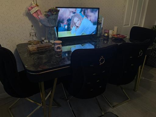 Buy & Sell North West London Brondesbury - North West London - Photos for Four seater dining table