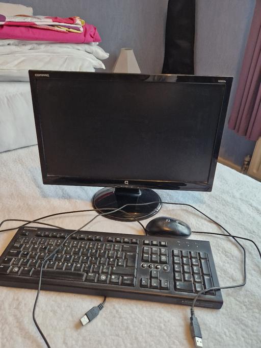 Buy & Sell Greater Manchester Rochdale - Photos for compaq 19inch monitor and keyboard and mouse.