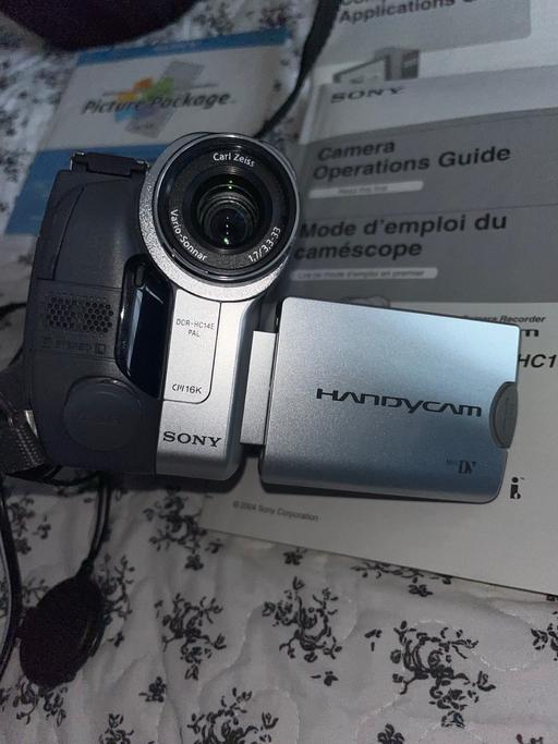 Buy & Sell Surrey Epsom and Ewell - Photos for Sony Handycam DCR-HE14E With case and casses