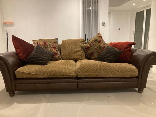 Buy & Sell Gloucestershire Cheltenham - Photos for 4 seater sofa