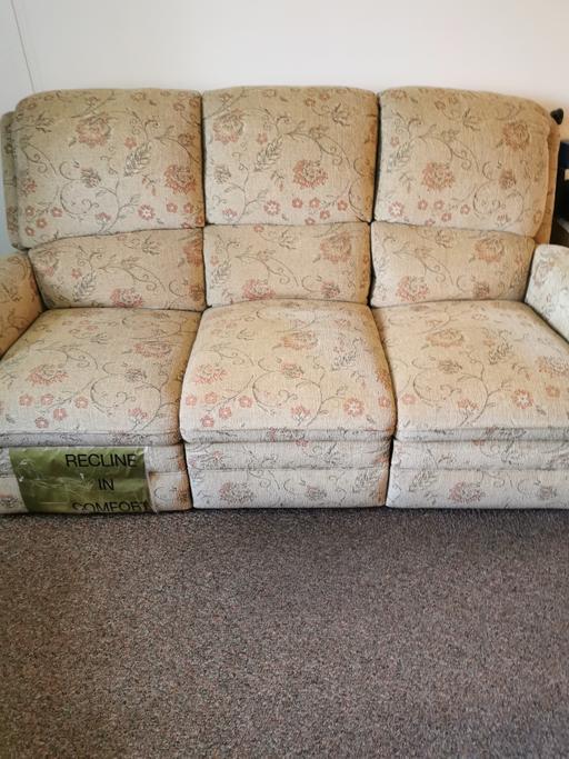 Buy & Sell Leicestershire Charnwood - Photos for Chesterfield Paisley Recliner Sofas 3+2+1