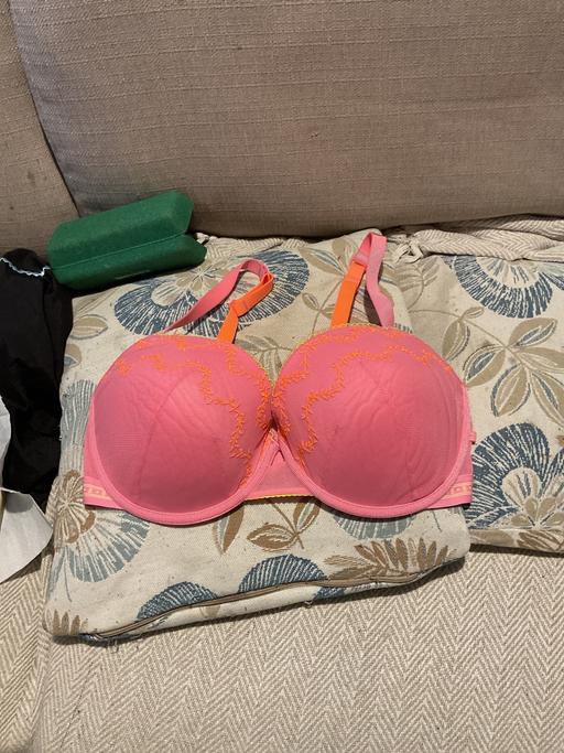 Buy & Sell South Yorkshire Doncaster - Photos for Pink padded bra