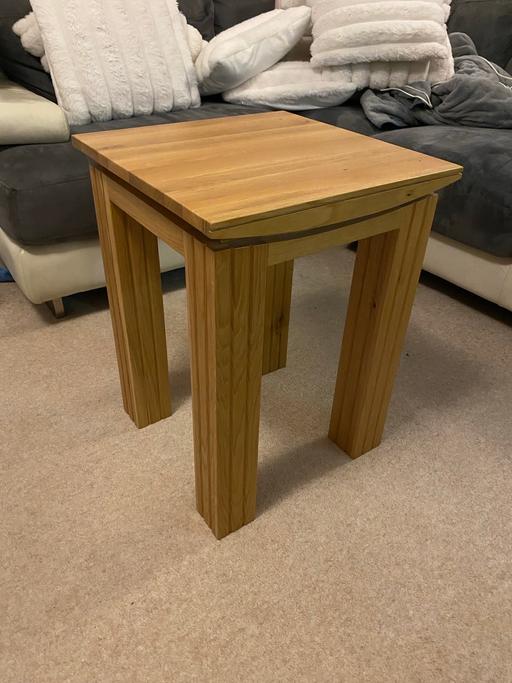 Buy & Sell Worcestershire Bromsgrove - Photos for Solid oak lamp table