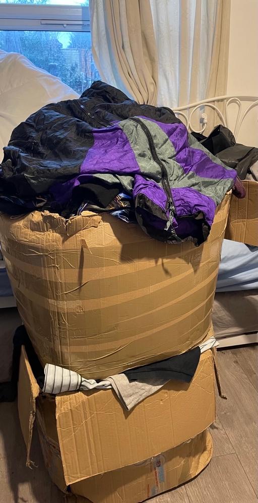 Buy & Sell East London Maryland - East London - Photos for Two huge boxes of clothes