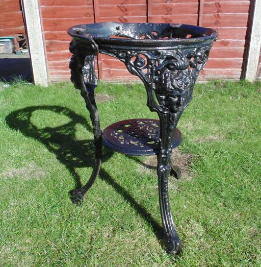 Buy & Sell West Midlands Sandwell - Photos for (#946) old cast iron pub table base