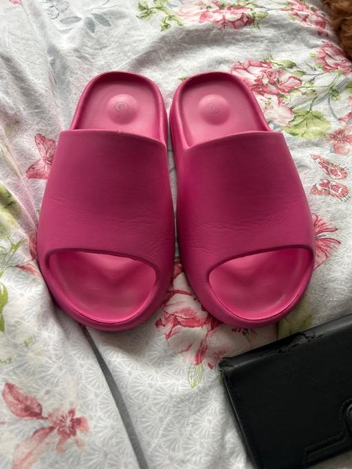 Buy & Sell Merseyside Knowsley - Photos for Ladies pink flip flops size 6