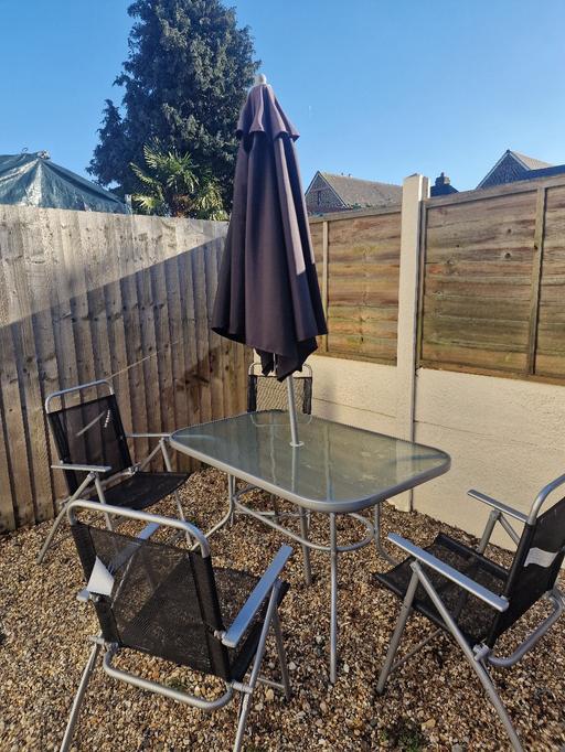 Buy & Sell East London Havering - Photos for garden table with umbrella and 6 foldable cha