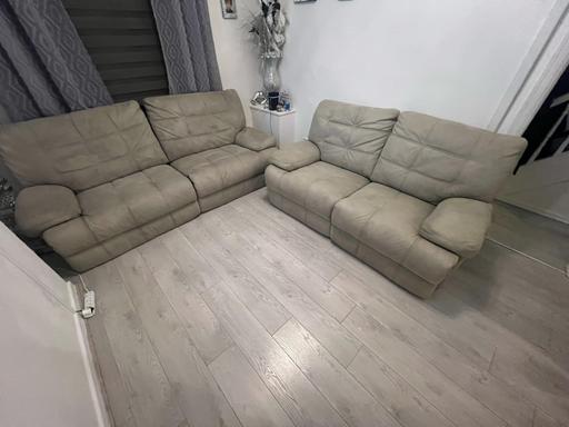 Buy & Sell Greater Manchester Manchester - Photos for Beige recliner sofa 2 and large 3 seater