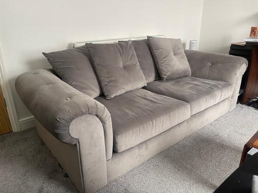 Buy & Sell Buckinghamshire Milton Keynes - Photos for Luxury 3 Seater Velvet Sofa