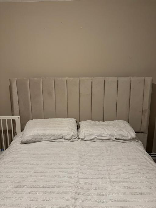 Buy & Sell West Midlands Birmingham - Photos for Pale cream king size bed