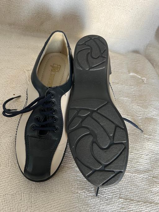 Buy & Sell Bedfordshire Central Bedfordshire - Photos for Pedi Confort Leather Lace up Shoes Size 2