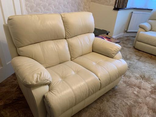 Buy & Sell North West London Belmont - North West London - Photos for 3 piece leather electric recliner set (3+2+2)