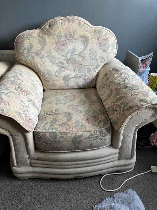 Buy & Sell West Midlands Wolverhampton - Photos for Free 3 seater and 2 armchairs