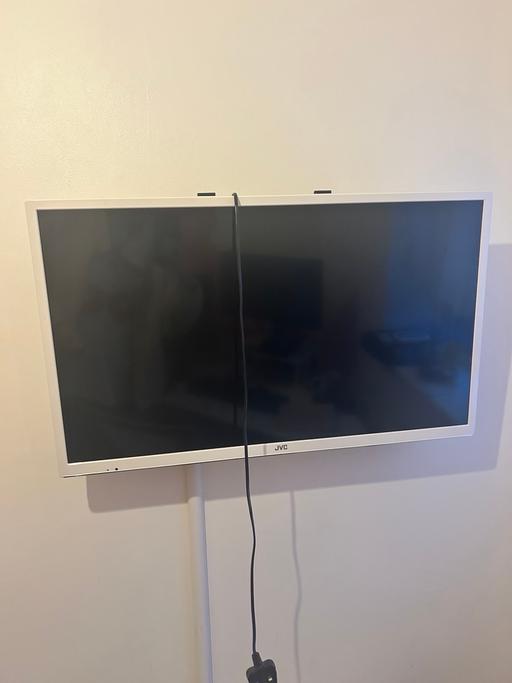 Buy & Sell West London Hillingdon - Photos for JVC White Tv 32’’