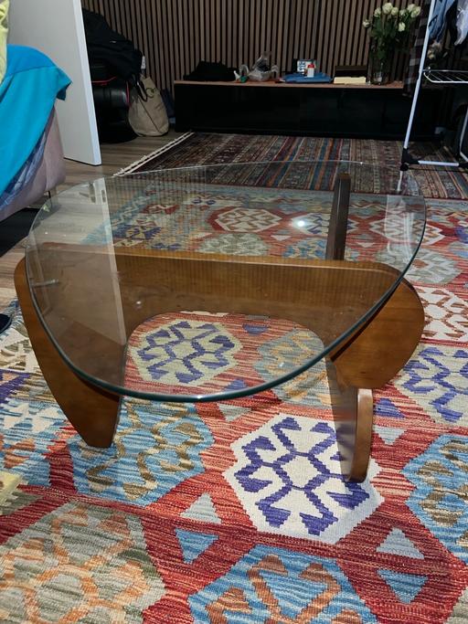 Buy & Sell Brent - Photos for Brown Clear triangle glass coffee table