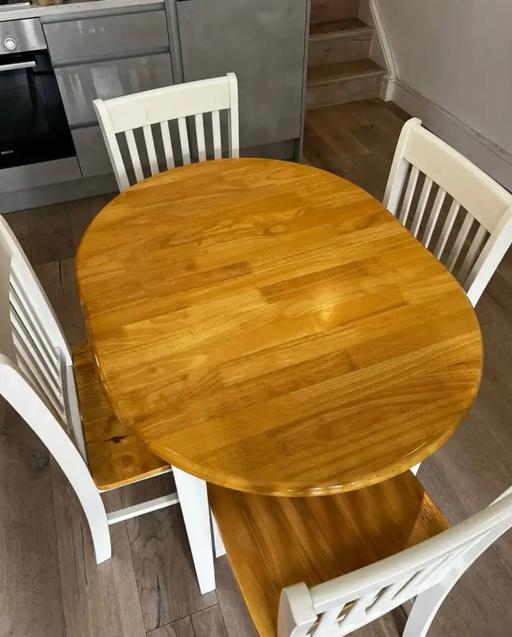 Buy & Sell South West London Roehampton - South West London - Photos for Extendable dining table with 4 chairs