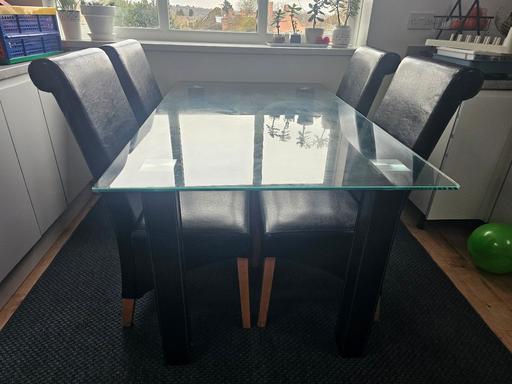 Buy & Sell West Midlands - Photos for Glass Dining Table with 4 chairs