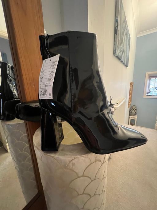 Buy & Sell Merseyside Wirral - Photos for H&M Brand New size 5 patent leather