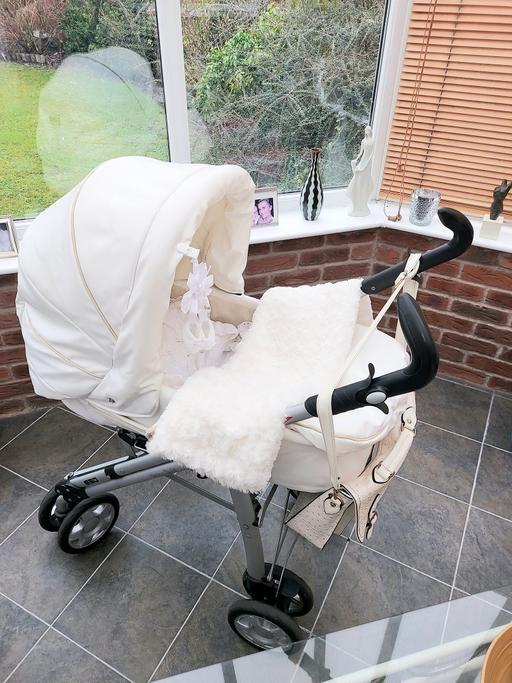 Buy & Sell Greater Manchester Wigan - Photos for LUX CREAM FAUX LEATHER PRAM BLACK CARSEAT