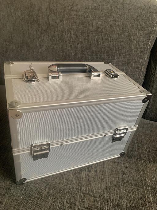 Buy & Sell West Midlands Birmingham - Photos for Aluminium Silver Make Up Carry Case VanityBox