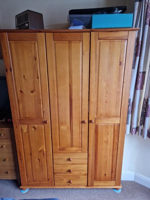 Buy & Sell North West London Harrow - Photos for Pine Triple Wardrobe and Chest of Drawers