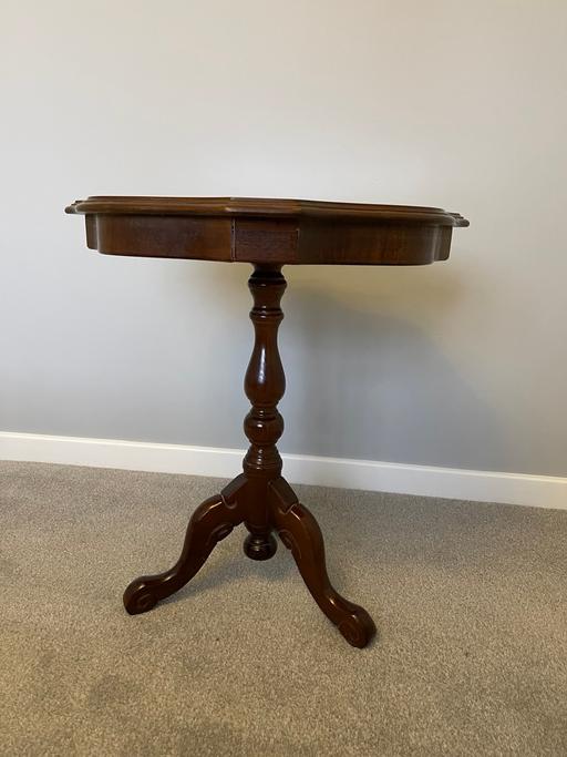 Buy & Sell Kent Medway - Kent - Photos for Light mahogany side table.