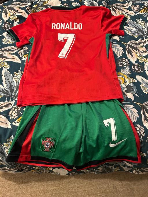 Buy & Sell Surrey Epsom and Ewell - Photos for Cristiano Ronaldo Portugal kit age 8-12