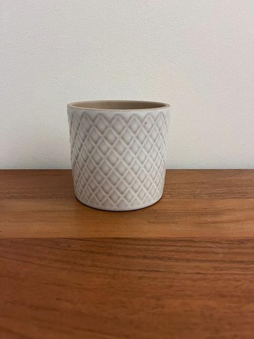 Buy & Sell East London All Saints - East London - Photos for White Plant Pot