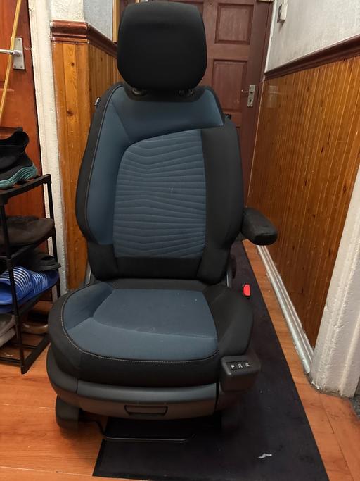 Vehicles West Midlands Birmingham - Photos for Driver and passenger car seat