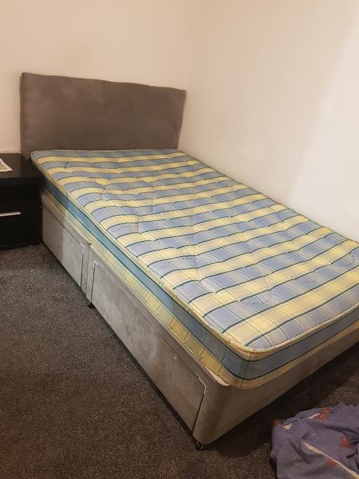 Buy & Sell West Midlands Sandwell - Photos for Nice 3/4 Small Double Divan Bed with Mattress