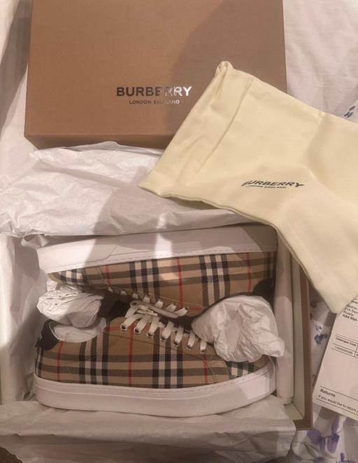 Buy & Sell Surrey Surrey Heath - Photos for Burberry trainers