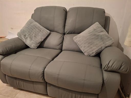 Buy & Sell Barking and Dagenham Dagenham - RM8 - Photos for 2 Seater Leather Recliner Sofa