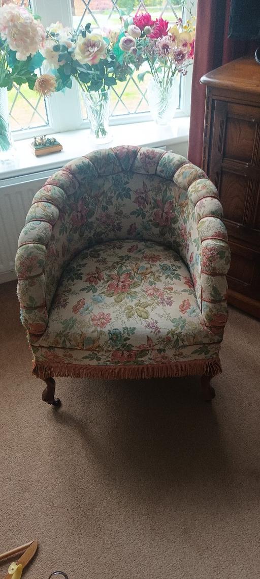 Buy & Sell Hertfordshire North Hertfordshire - Photos for Vintage Lloyd Loom Flowery Arm Chair