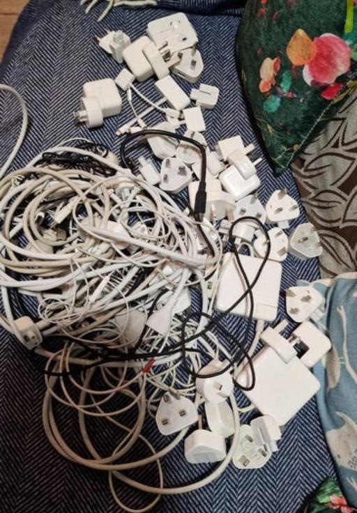 Buy & Sell West London Hounslow - Photos for Apple Big Bundle of Cables, Chargers & Adapte