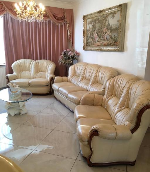 Buy & Sell Hertfordshire Broxbourne - Photos for Cream leather 3 sweater and x2 2 seater sofa